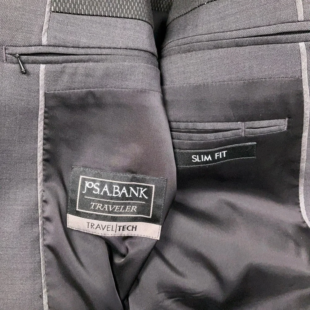 Jos A Bank Traveler Tech Suit Mens 44R 36W 30L Gray Slim Fit 2/1 Roll Button 2pc